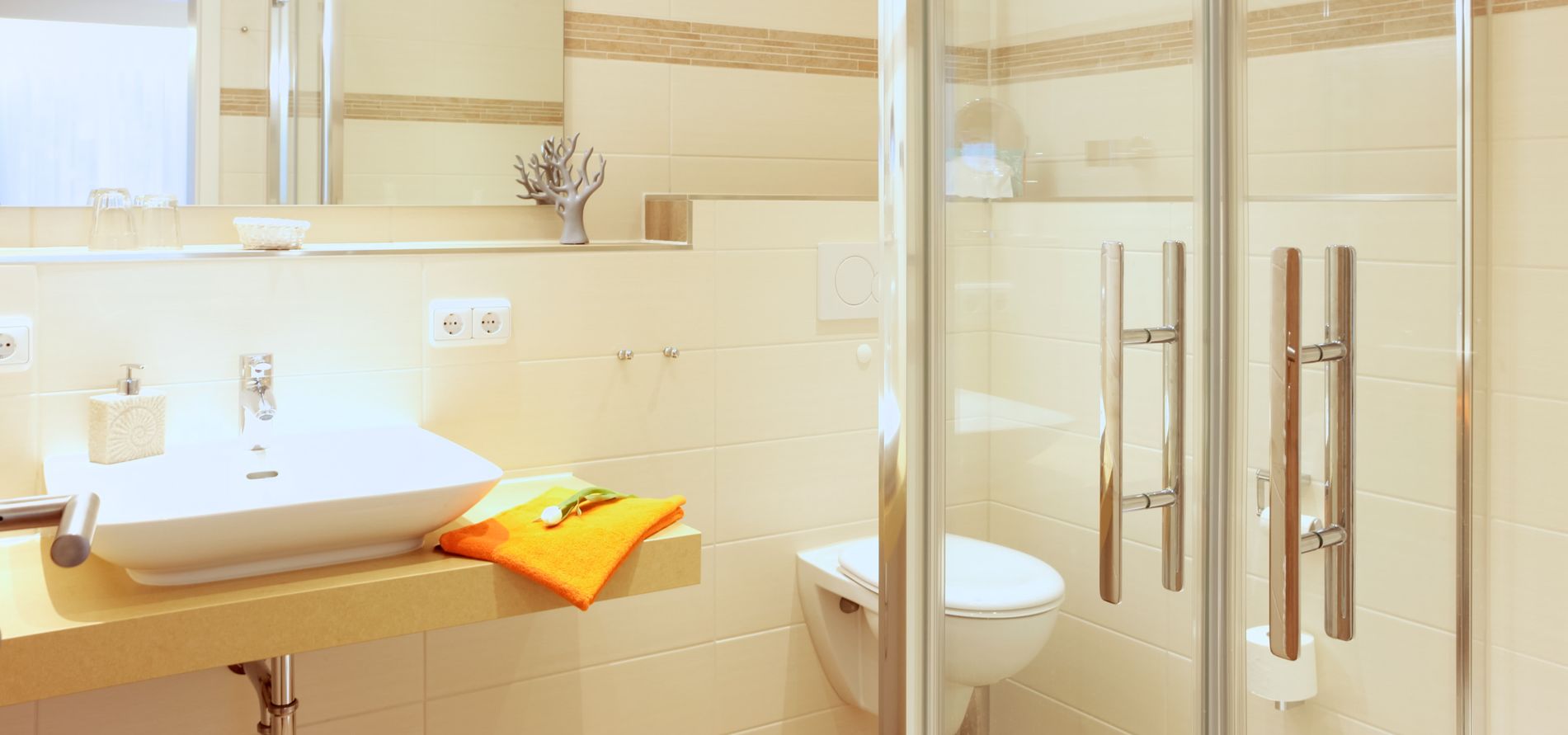 Badezimmer im Hotel Pension Fortuna - Das Salzhotel